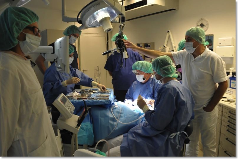  image live implant surgery tuebingen